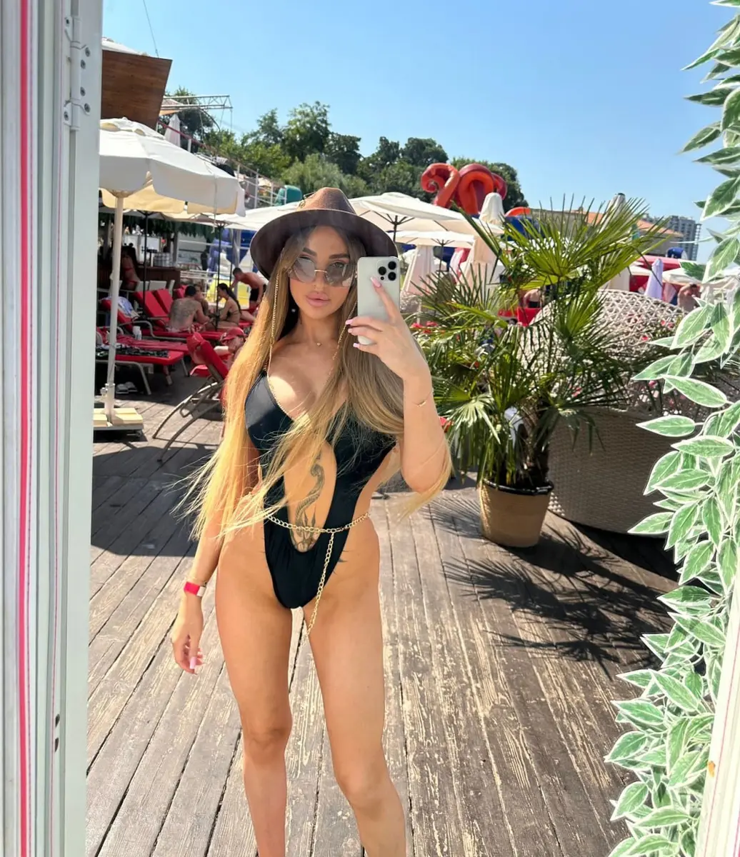 Charlotte escort in Dubai