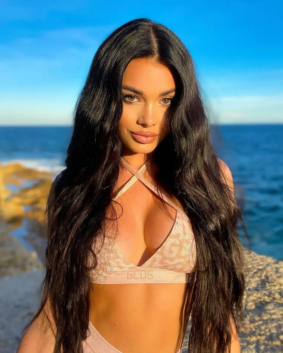 Эстер эскорт в городе Дубай