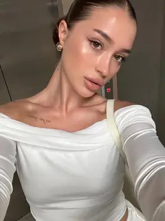 Favona эскорт в городе Дубай