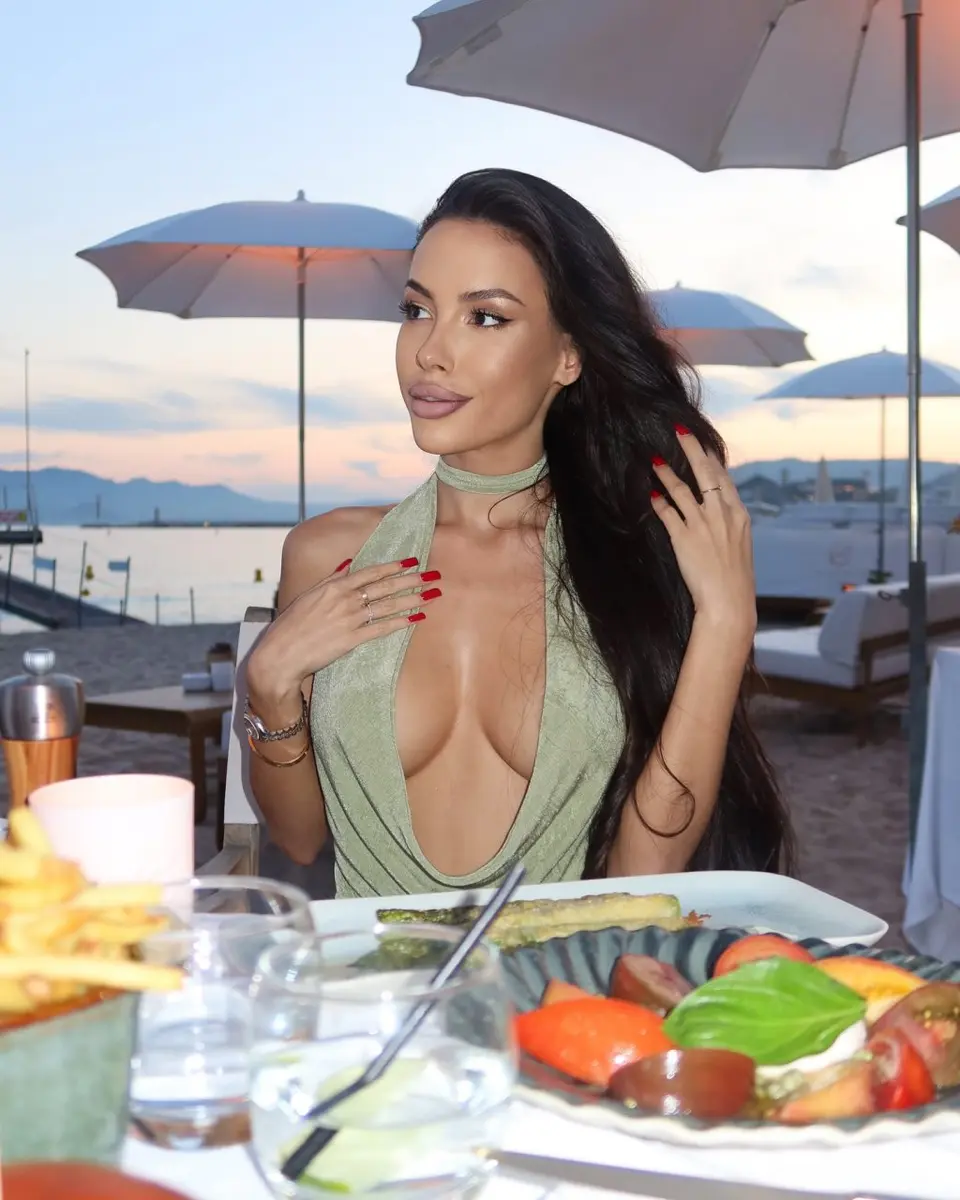 Сафими эскорт в городе Дубай